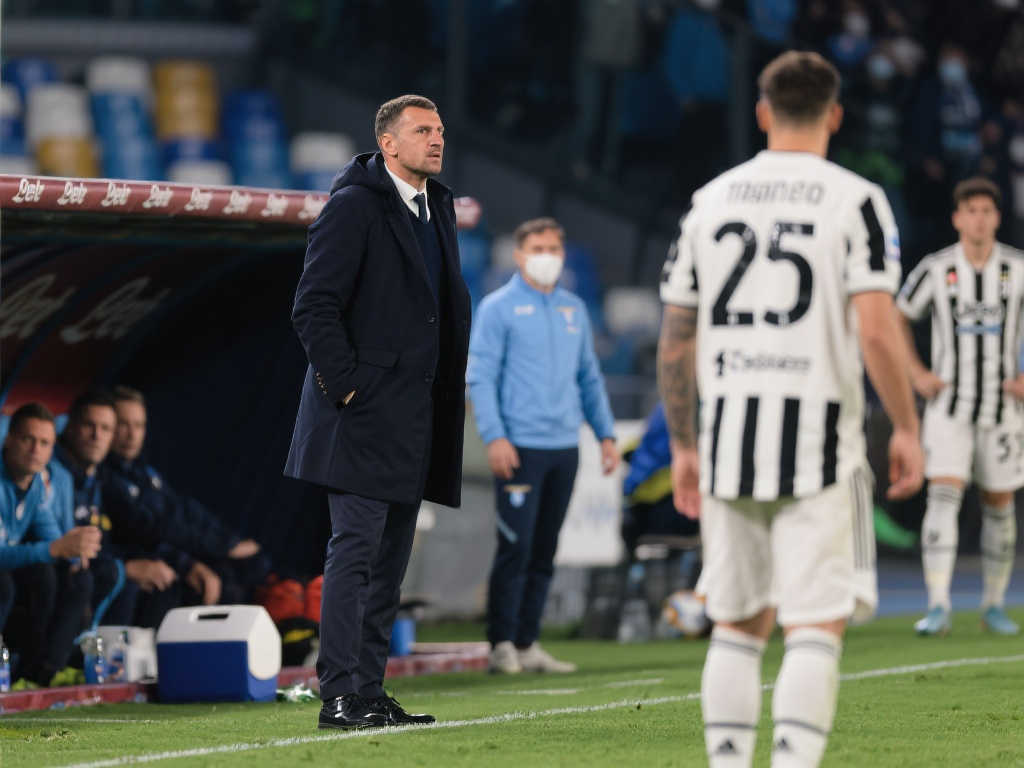 联赛中立于 联赛中立于